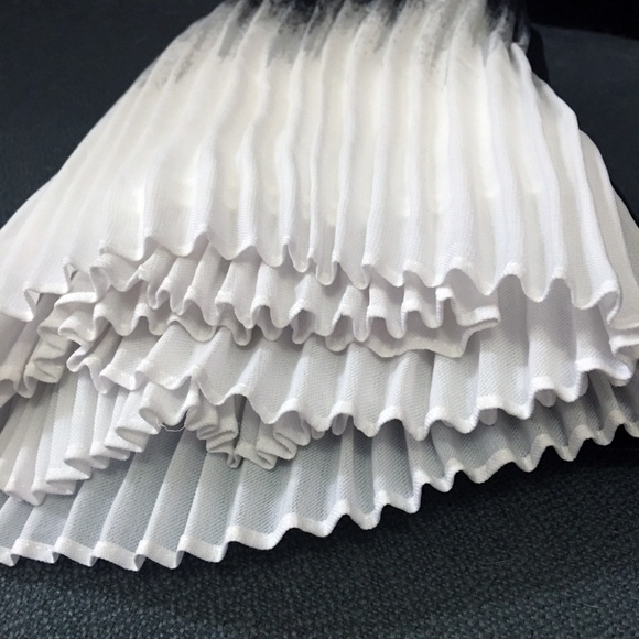 WHBM Chiffon Skirt Black and White Ombre Frilly Accordion Pleating Colour Block - Picture 8 of 14